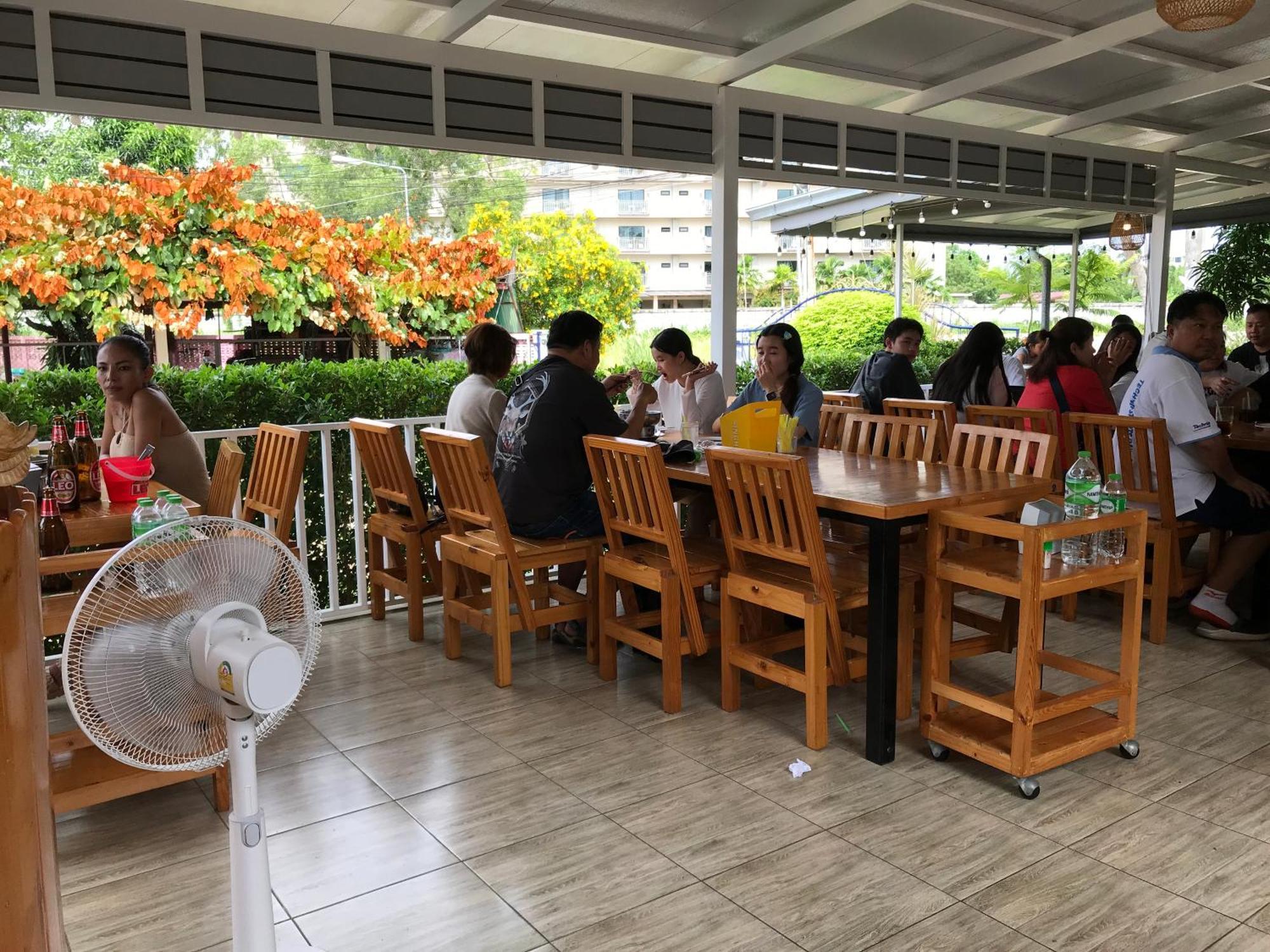 Grand Florida芭提雅带免费游泳池温泉桑拿浴和健身房瑜伽室私家海滩公寓e206 Na Chom Thian Exteriör bild